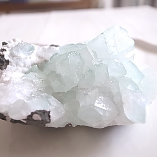 希少！新種 フローロアポフィライト 196g インド産 スタンド 原石