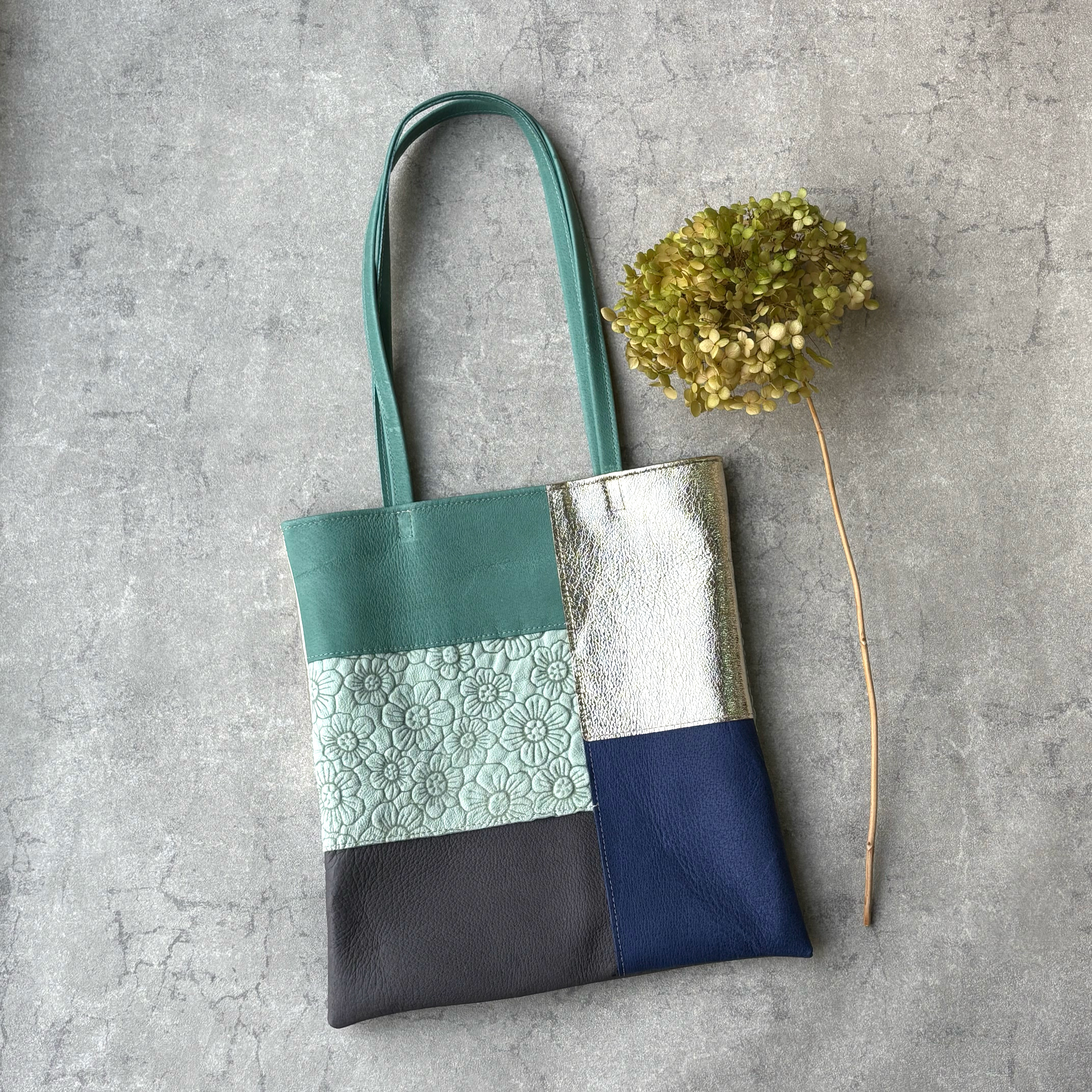 ピッグスキンのフラットバッグ　フラワーグリーン