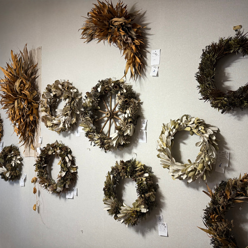 売り切れ】ワイルドフラワーのドライフラワーリース 直径320mm 一点
