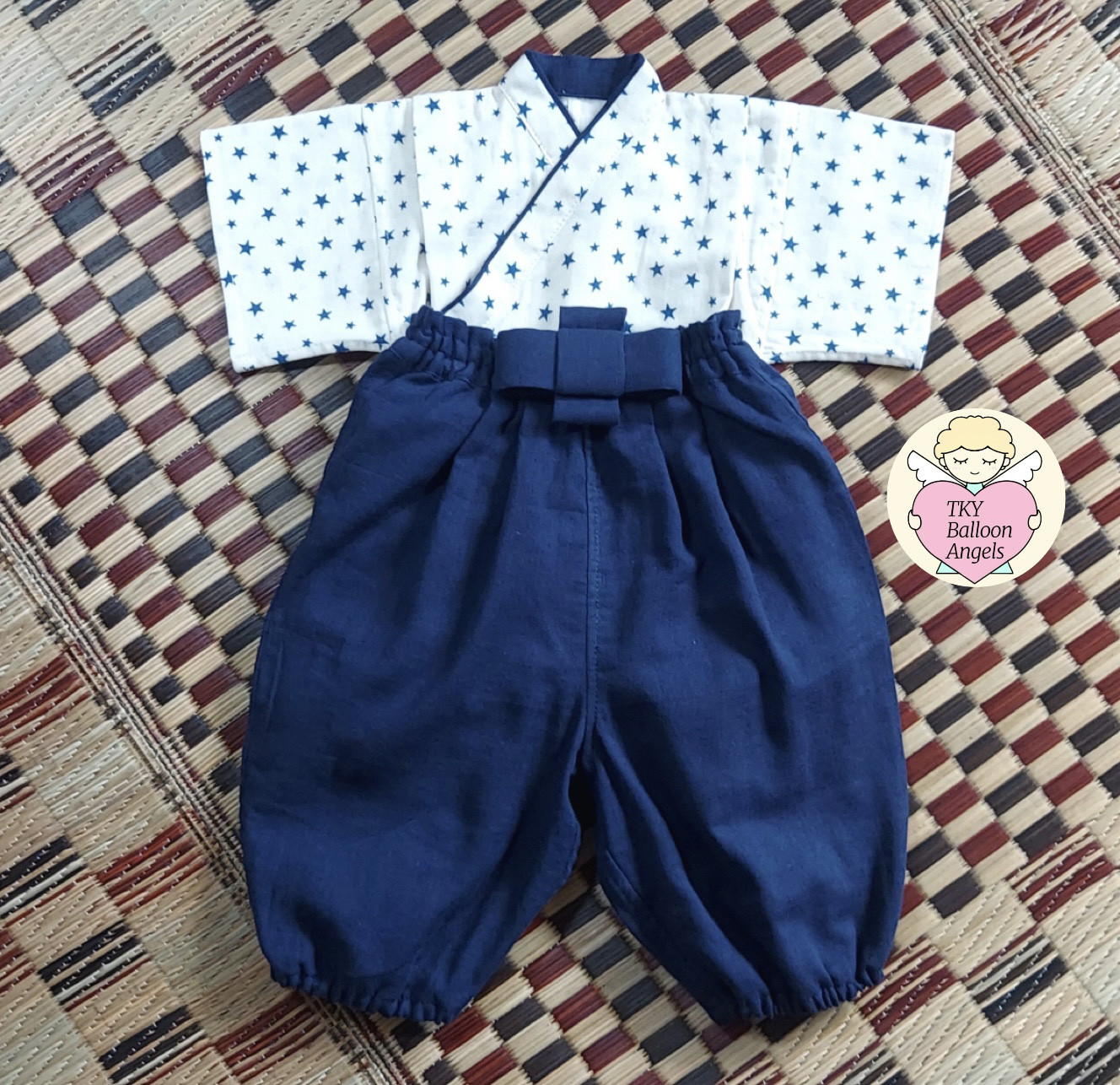 ベビー袴　甚平ロンパースと袴のセット　白地青星柄☆紺袴　退院着　セレモニードレス男の子用　1歳頃まで着用可能☆