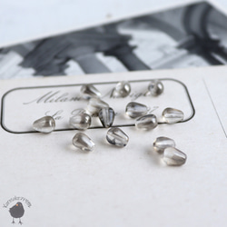 ビーズ・涙型ガラスビーズ グレイ 5x6ｍｍ[12個セット] GB-57 2枚目の画像