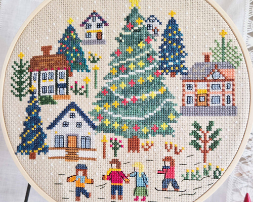 刺繍キット販売) クロスステッチで描くクリスマスツリーと子供たち