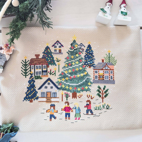 刺繍キット販売) クロスステッチで描くクリスマスツリーと子供たち