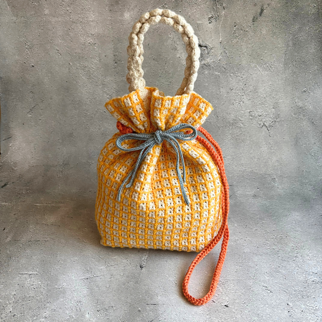 BUILD-003　　　　　　　　　　　　　　　　　　　　　　　　　　　　　　　　　　　　　　　　手編みのバッグ