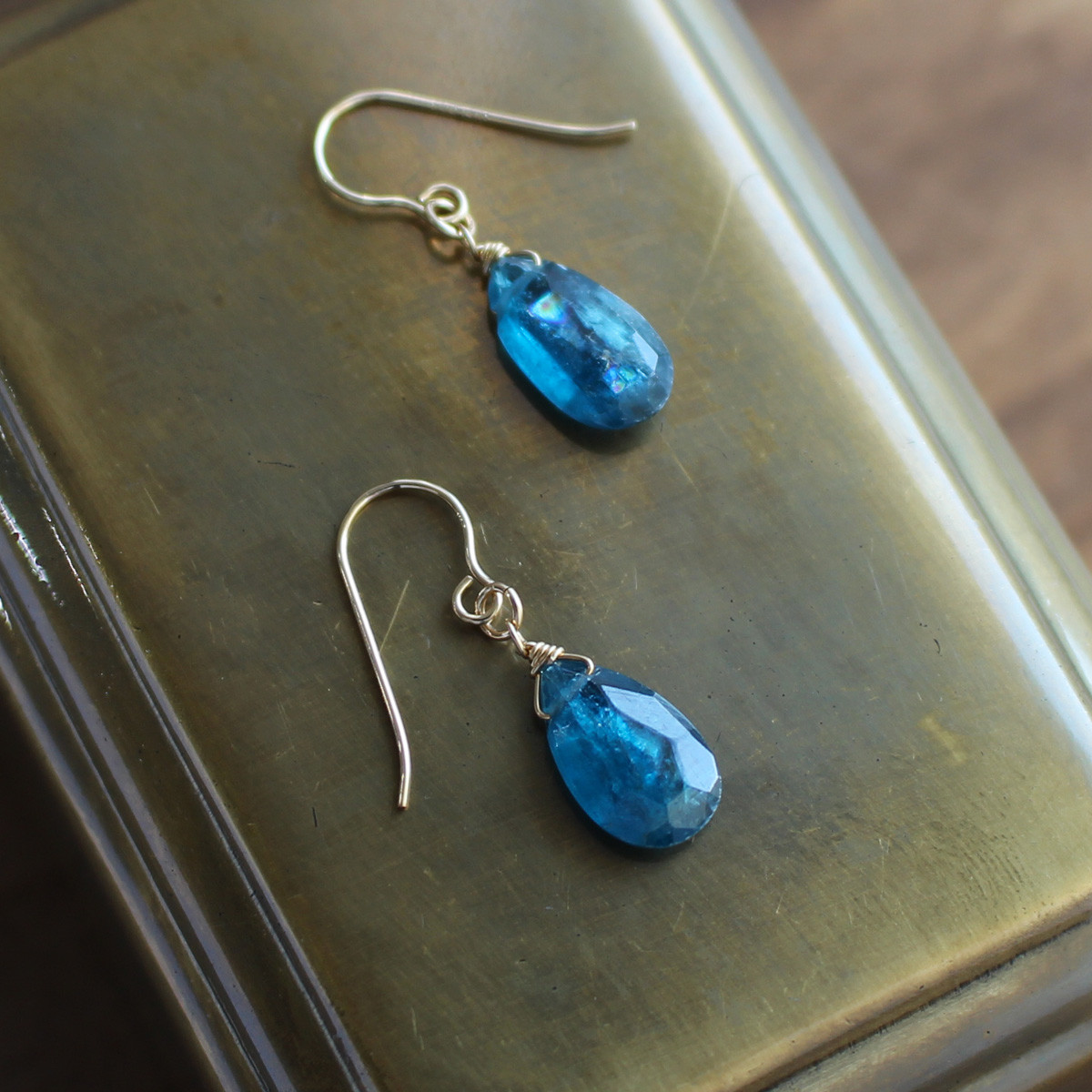 ✨知性的でクールなブルー✨ インディゴブルーカイヤナイト【L】のピアス（K14GF）※イヤリングに変更可