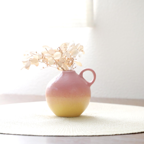 グラデーション陶器花瓶 桃のグラデーション 持ち手付きの一輪挿し 一輪挿し・花瓶・花器