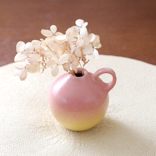 桃のグラデーション 持ち手付きの一輪挿し 一輪挿し・花瓶・花器