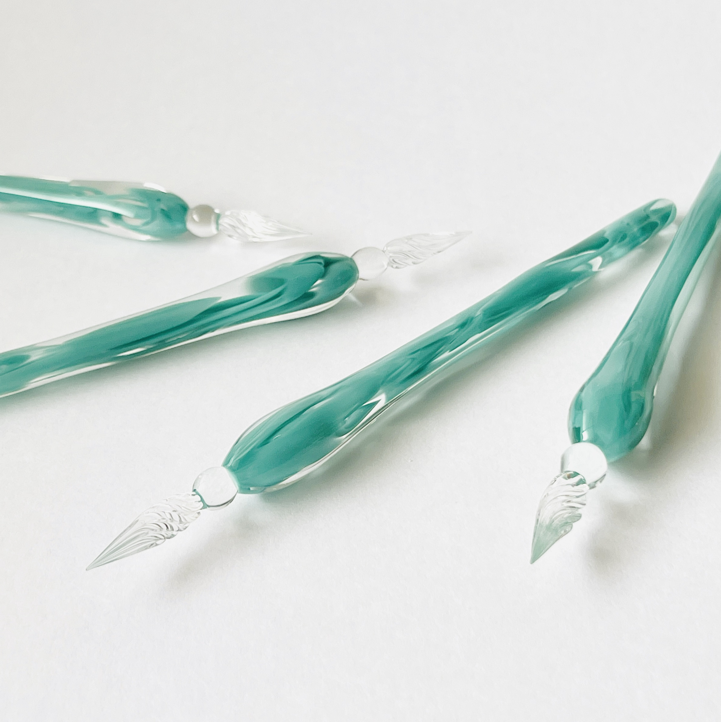 トルコグリーンのガラスペン(中太字)