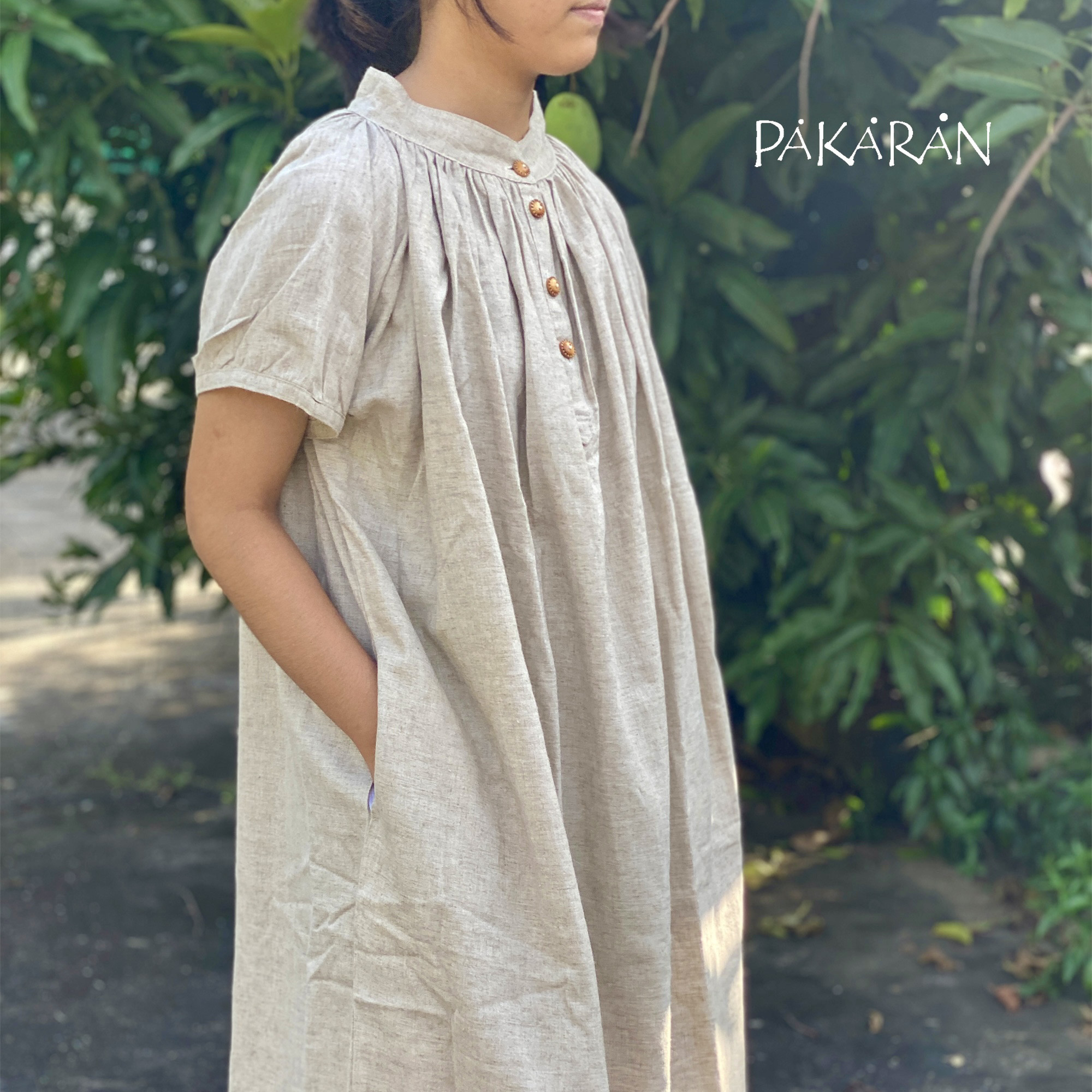 ゆったりギャザーワンピース たっぷり幅で体型カバー 優しいヘンプ100％生地の半袖ロング丈ワンピ・ホワイト