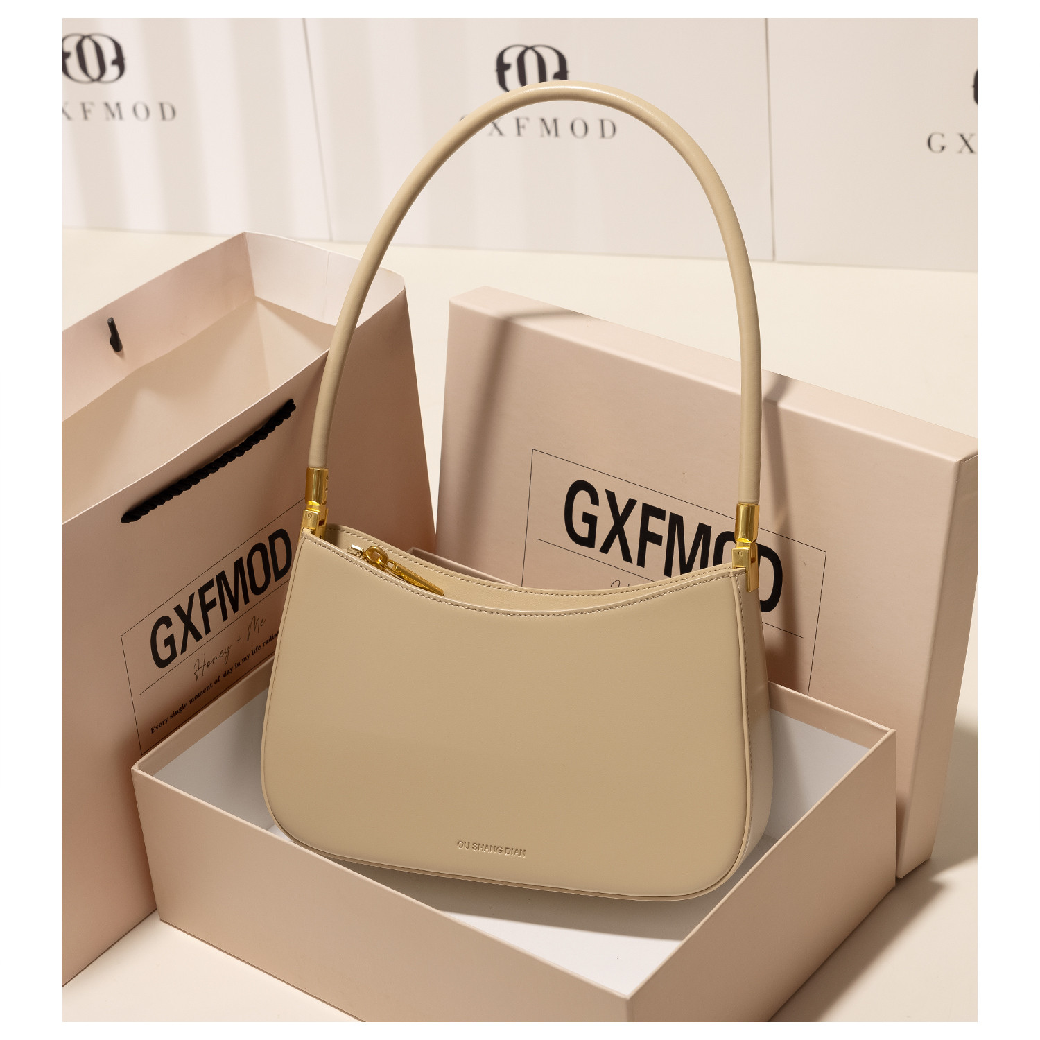 高級感牛革バッグ女性赤いバゲットバッグ2025春夏洋風脇バッグ