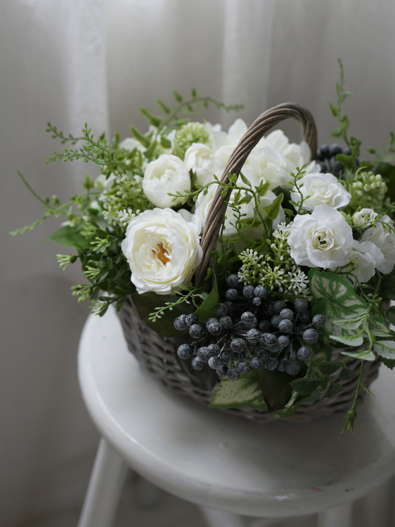 可愛いが続くバスケットアレンジメント