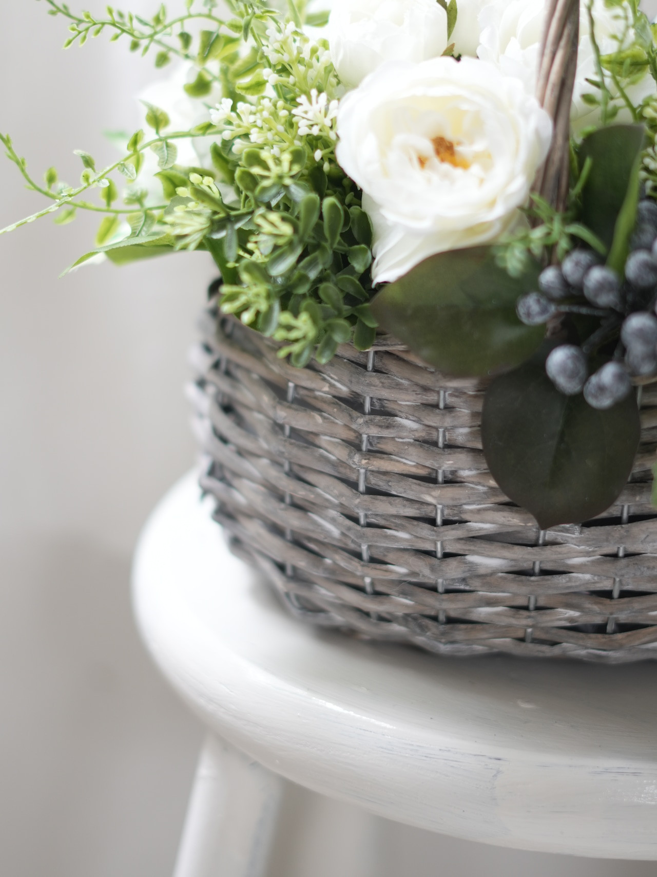 可愛いが続くバスケットアレンジメント