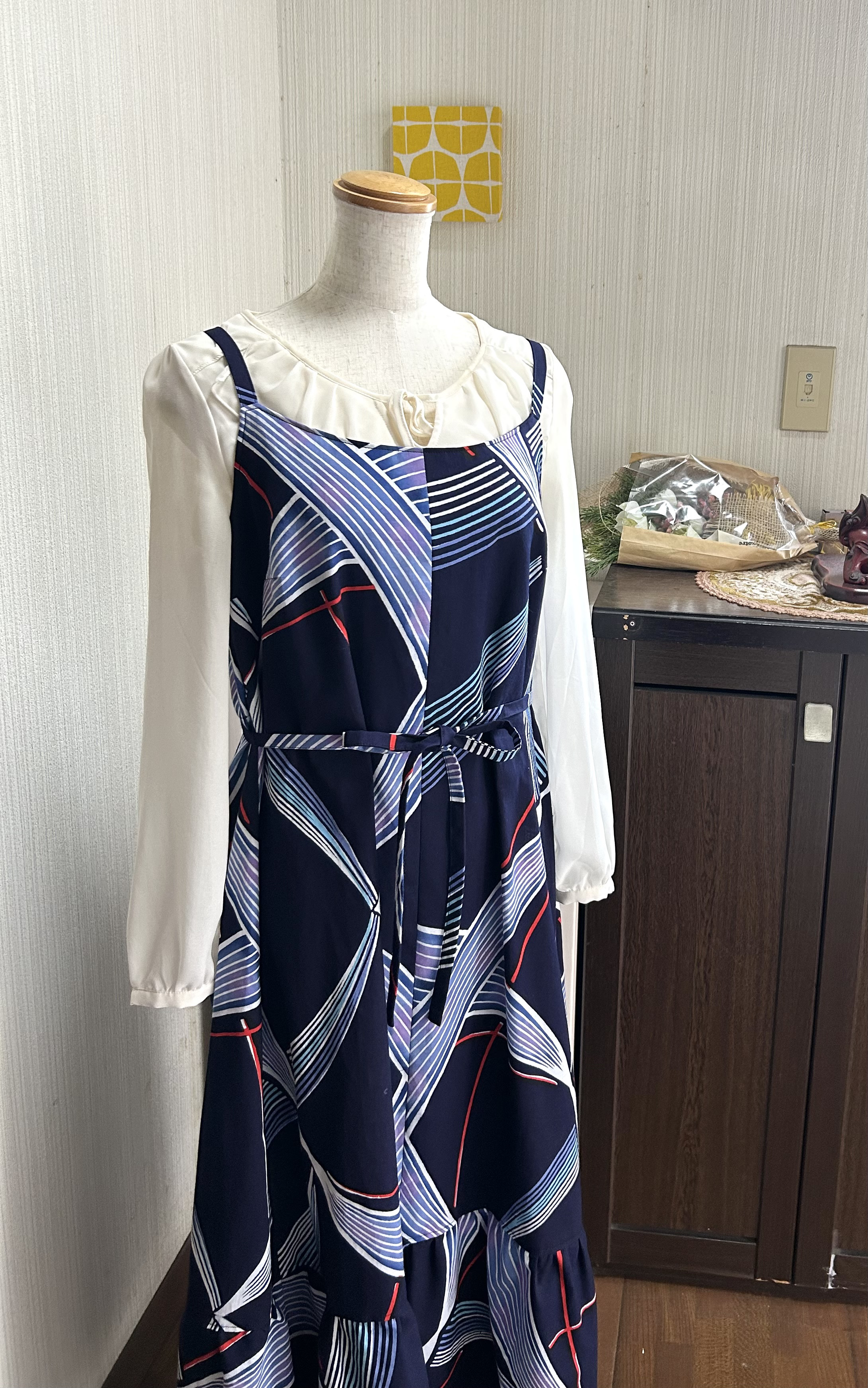 綿　キャミソール　ワンピース　幾何学模様　細紐ベルト付き　着物リメイク　紺　浴衣　反物　ハンドメイド 347