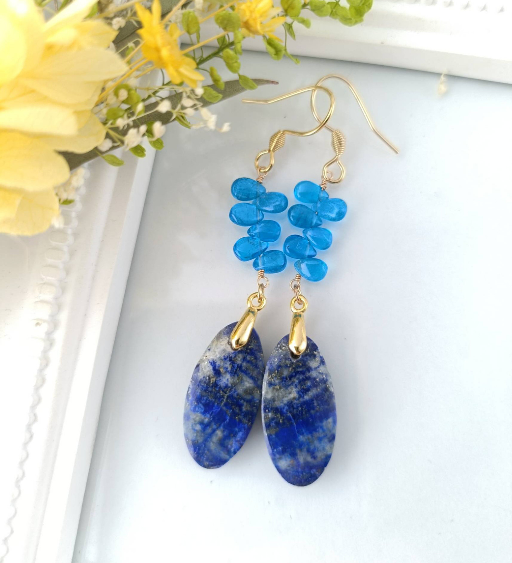 【１２月誕生石】ラピスラズリ　ネオンブルーアパタイト　耳飾り