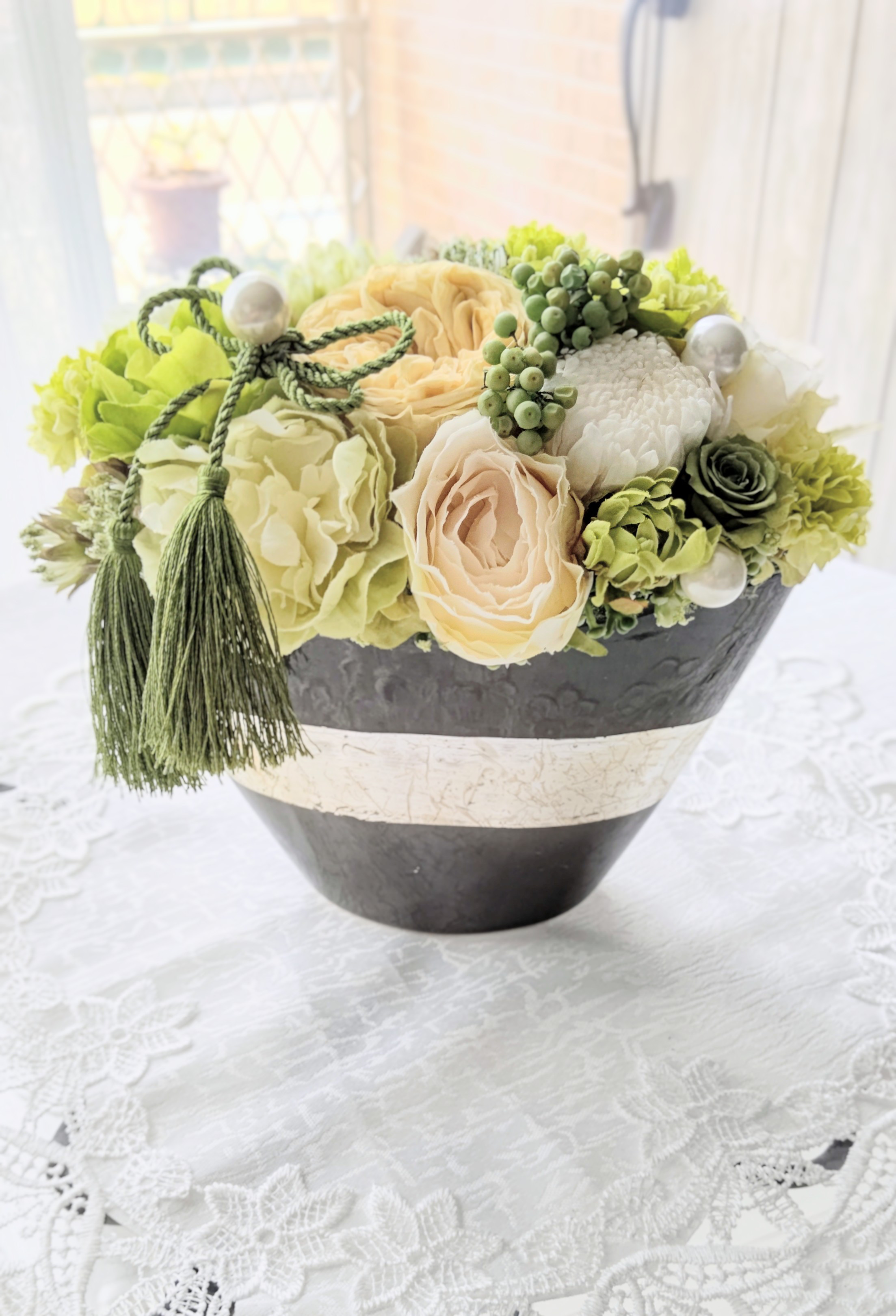 ～和モダン癒しの花プリザーブドフラワーアレンジ～故人を偲ぶお仏壇にお供え花として 和室の和モダンインテリアづくりに最適