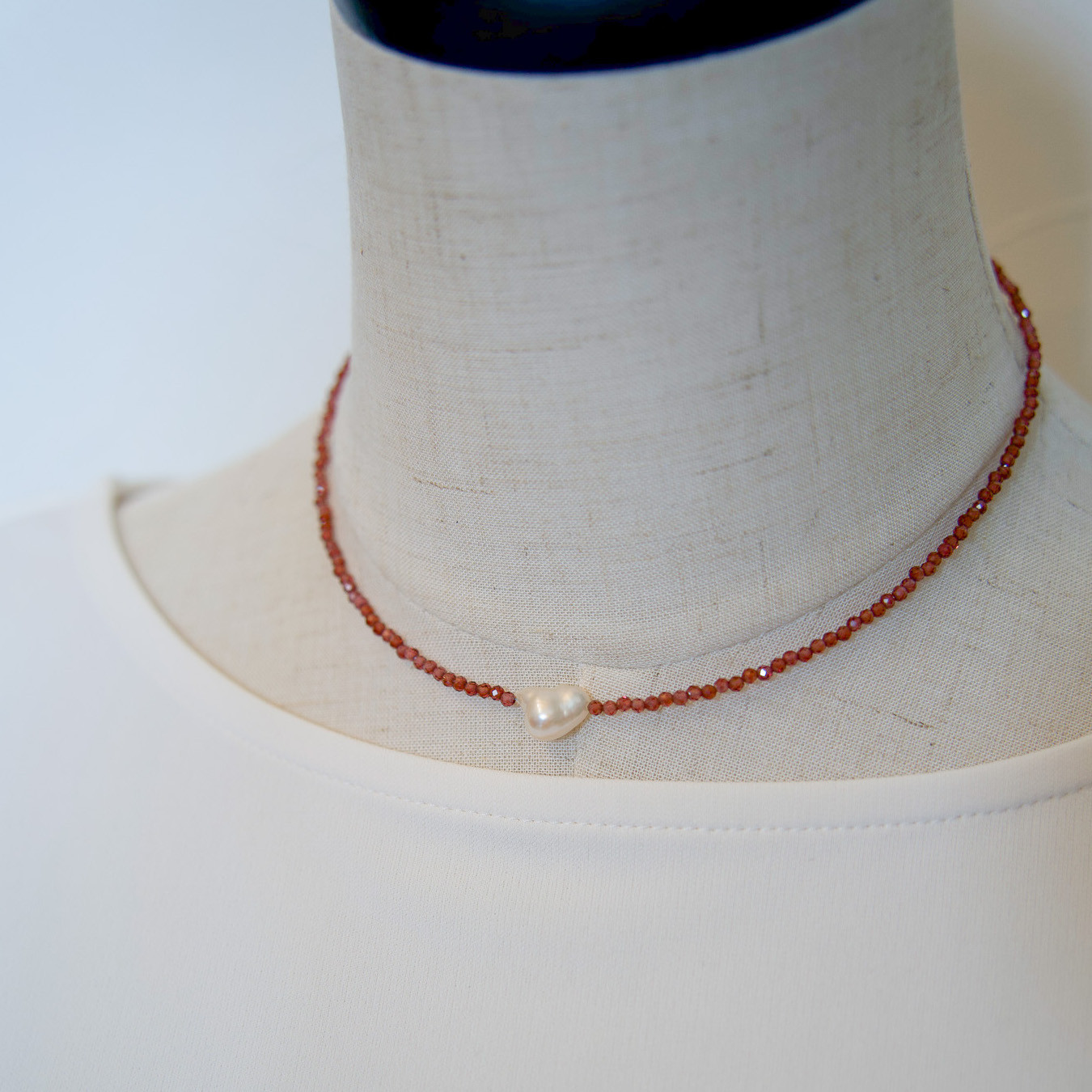 シャンパンガーネット×一粒バロックパールネックレス