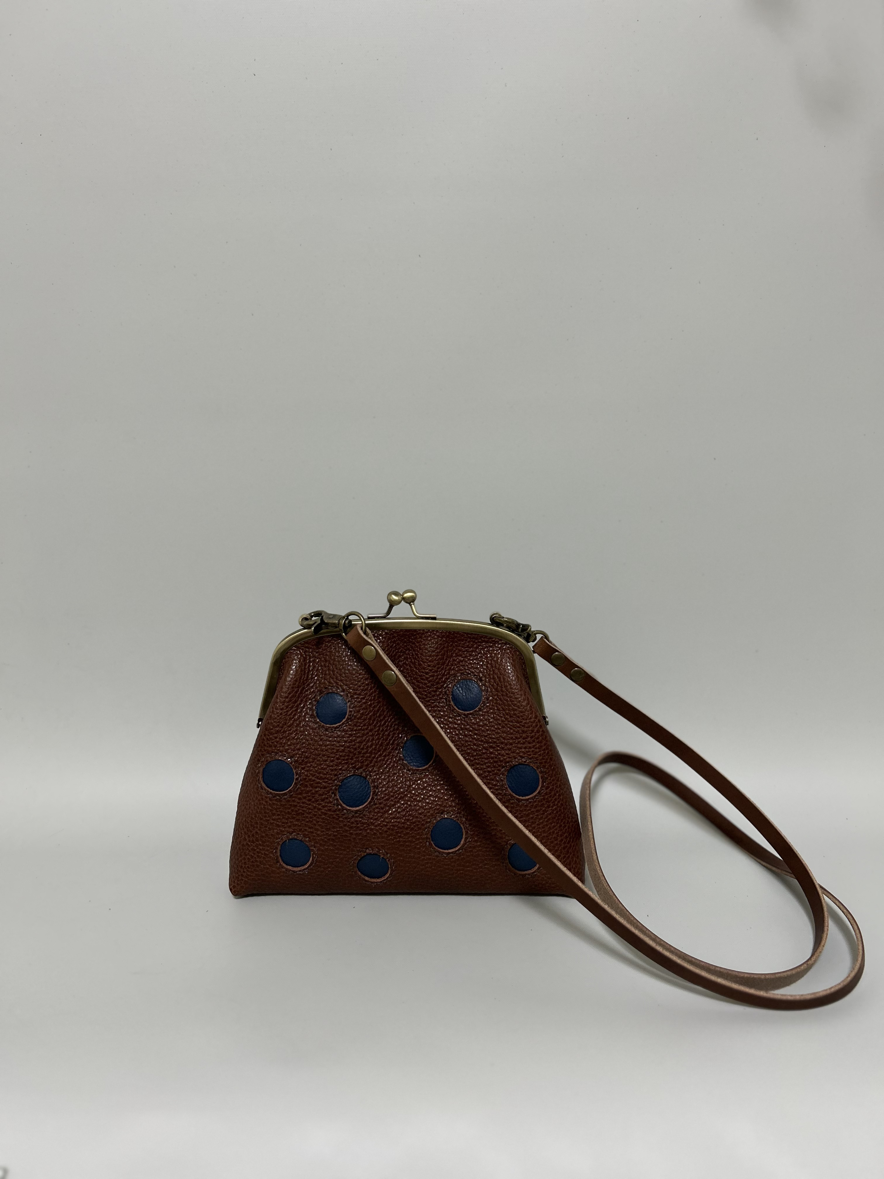 9900円→6500円値下げ　姫路レザー✖️国産牛革水玉柄がま口ポシェット◆焦げ茶　スマホショルダー秋冬新作2025
