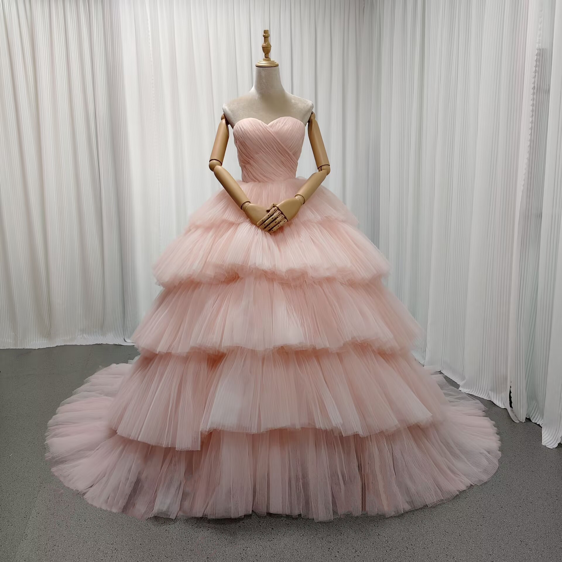 送料無料！カラードレス 薄ピンク ビスチェドレス ティアードのドレス 編み上げ プリーツドレス 花嫁