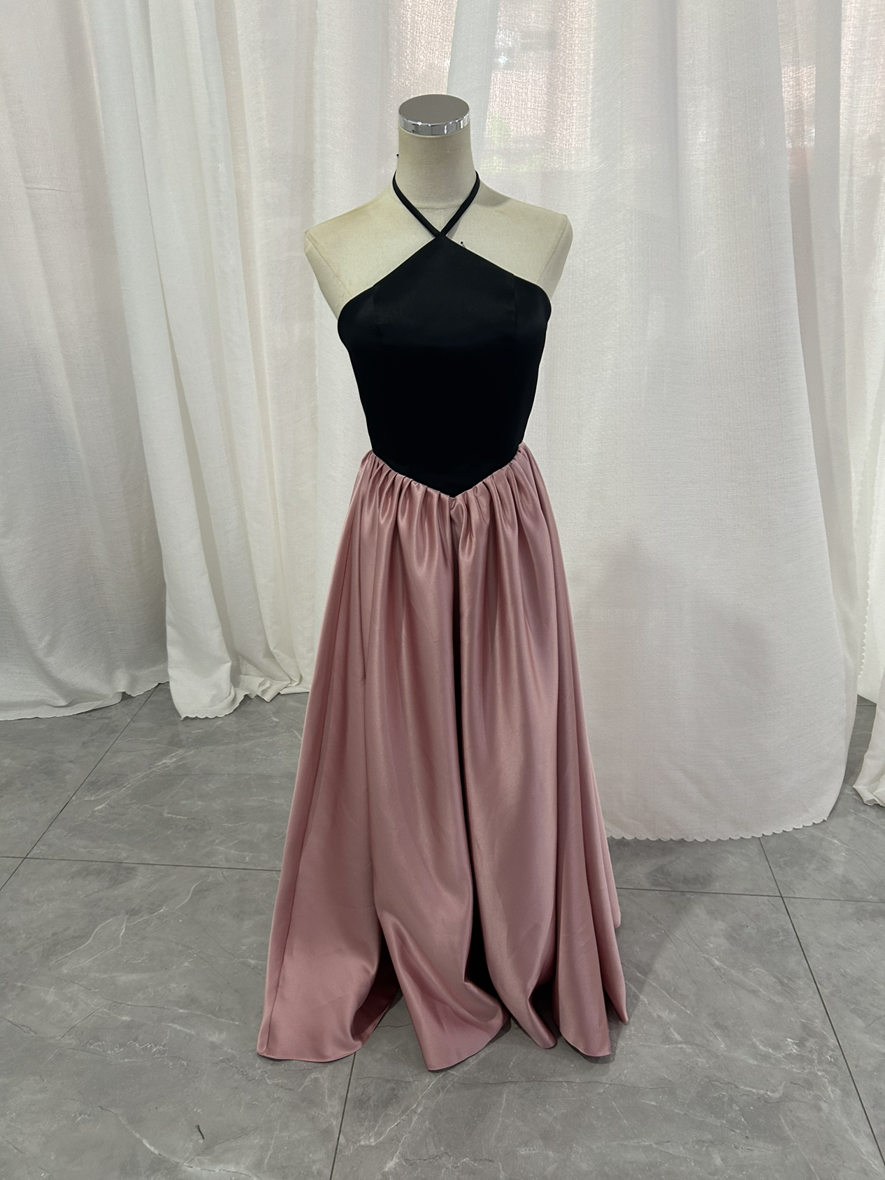 カラードレス ブラック ピンク ホルターネック ノースリーブ ロング 大人っぽい 披露宴