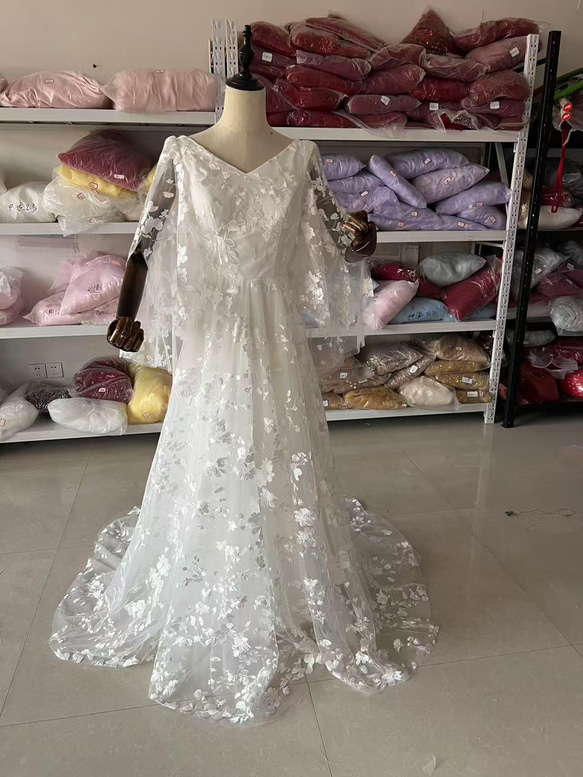 ウェディングドレス 超華やかタイプ ふわふわ 結婚式 トレーン 華やか ウェディングドレス♪ トレーン ふわふわ オフショルダー