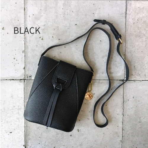 縦型フラップスマホショルダーバッグ／細ベルトデザイン／上品ミニ