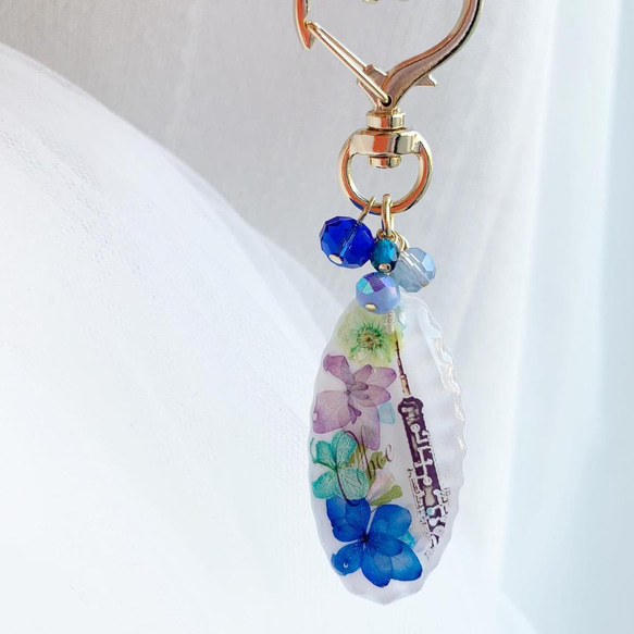 【2776】クラリネット アナベルやカラミンサ入りのホワイトオーバルキーホルダー 2776】クラリネット アナベルやカラミンサ入りのホワイト