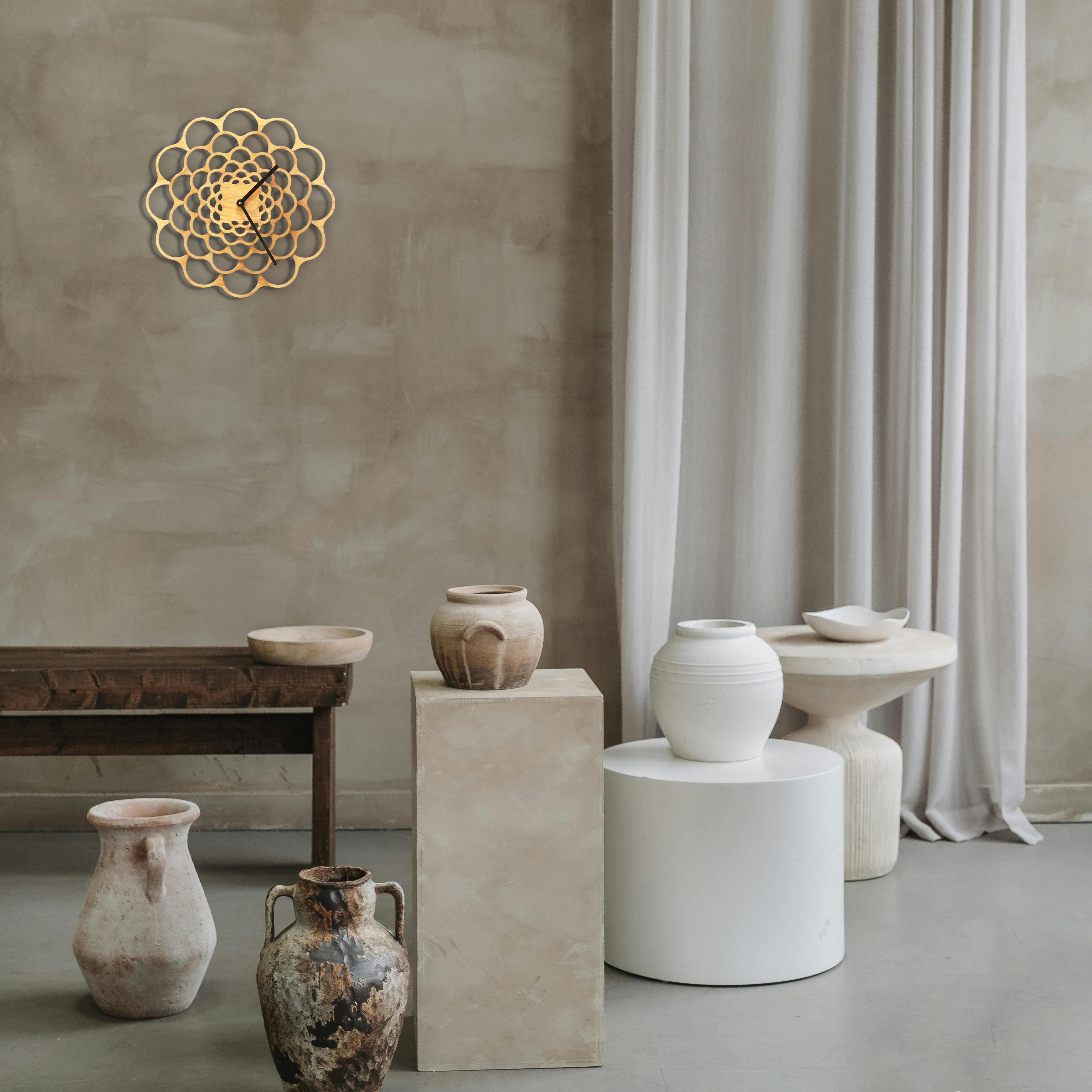 木製ウォールクロックCoral (コーラル) - 29cmスタイリッシュな木製時計、芸術的な壁の装飾