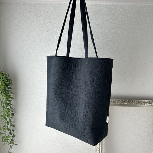 凛とした彩りをまとうトートバッグ ─ ブラック｜A4・コットンリネン