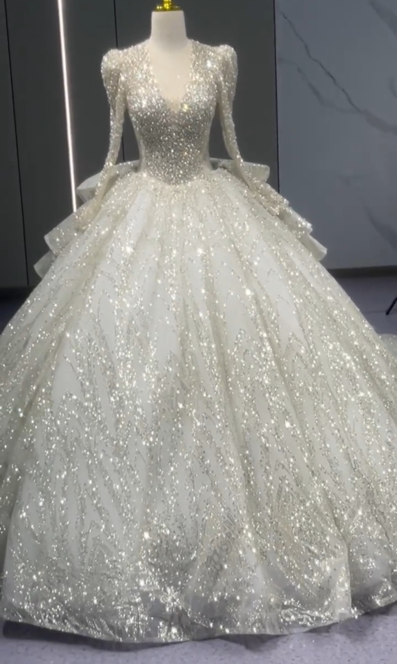 高級感溢れる　バックリボン　編みあげ　サイズオーダー可能　キラキラフッリタスカート　vネック　お洒落　韓国風海外挙式衣装