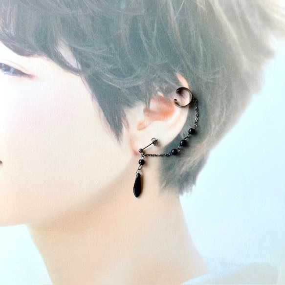ブラックのイヤーカフ　(夏のまとめ髪、明るい髪色に映えるイヤーカフ　ダガー) 2枚目の画像
