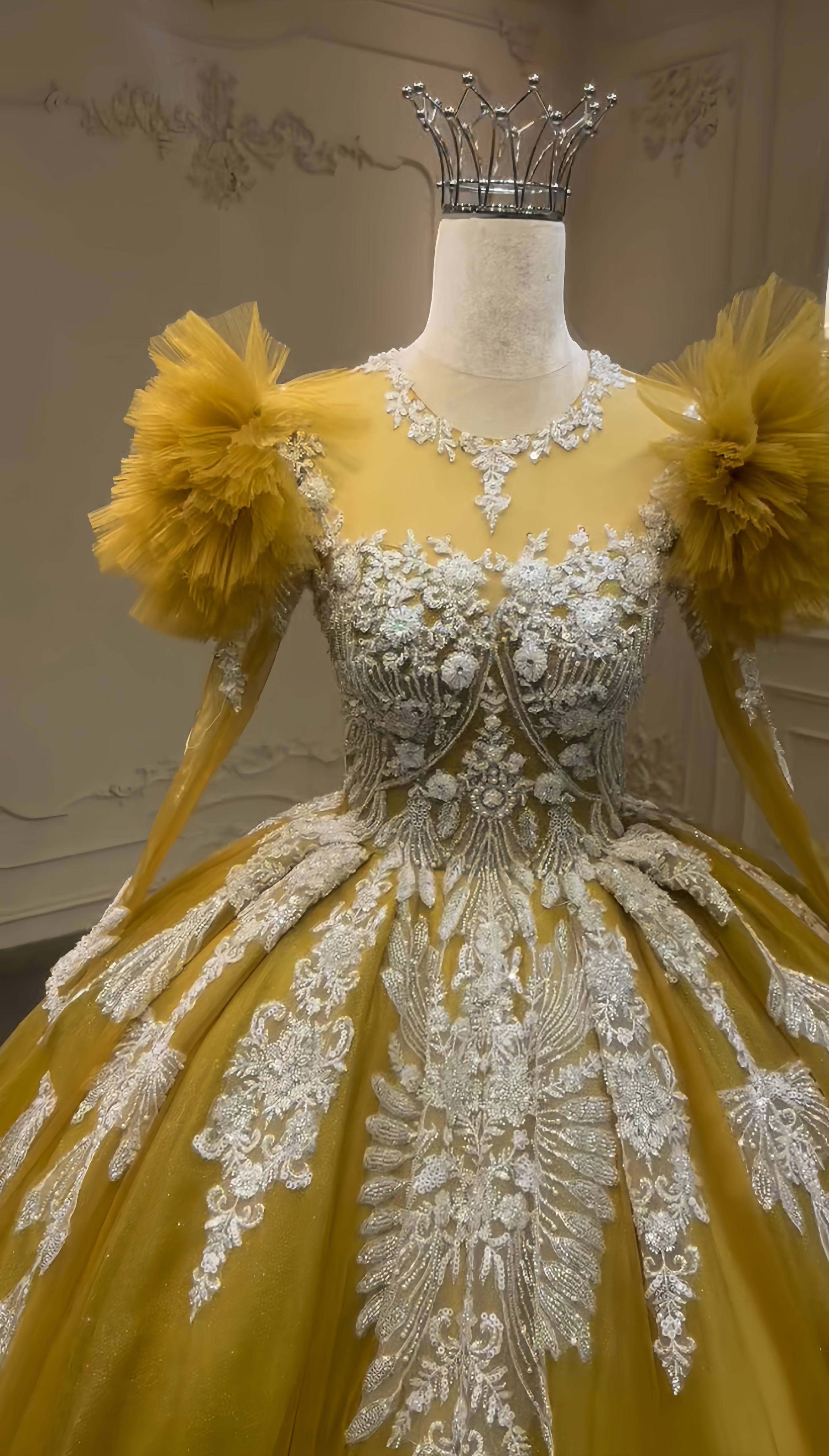 新着商品山吹色　カラードレス　美しいレース　ギャザースカート　長袖　シーズルー袖　パーティードレス　オーダー可能前撮り