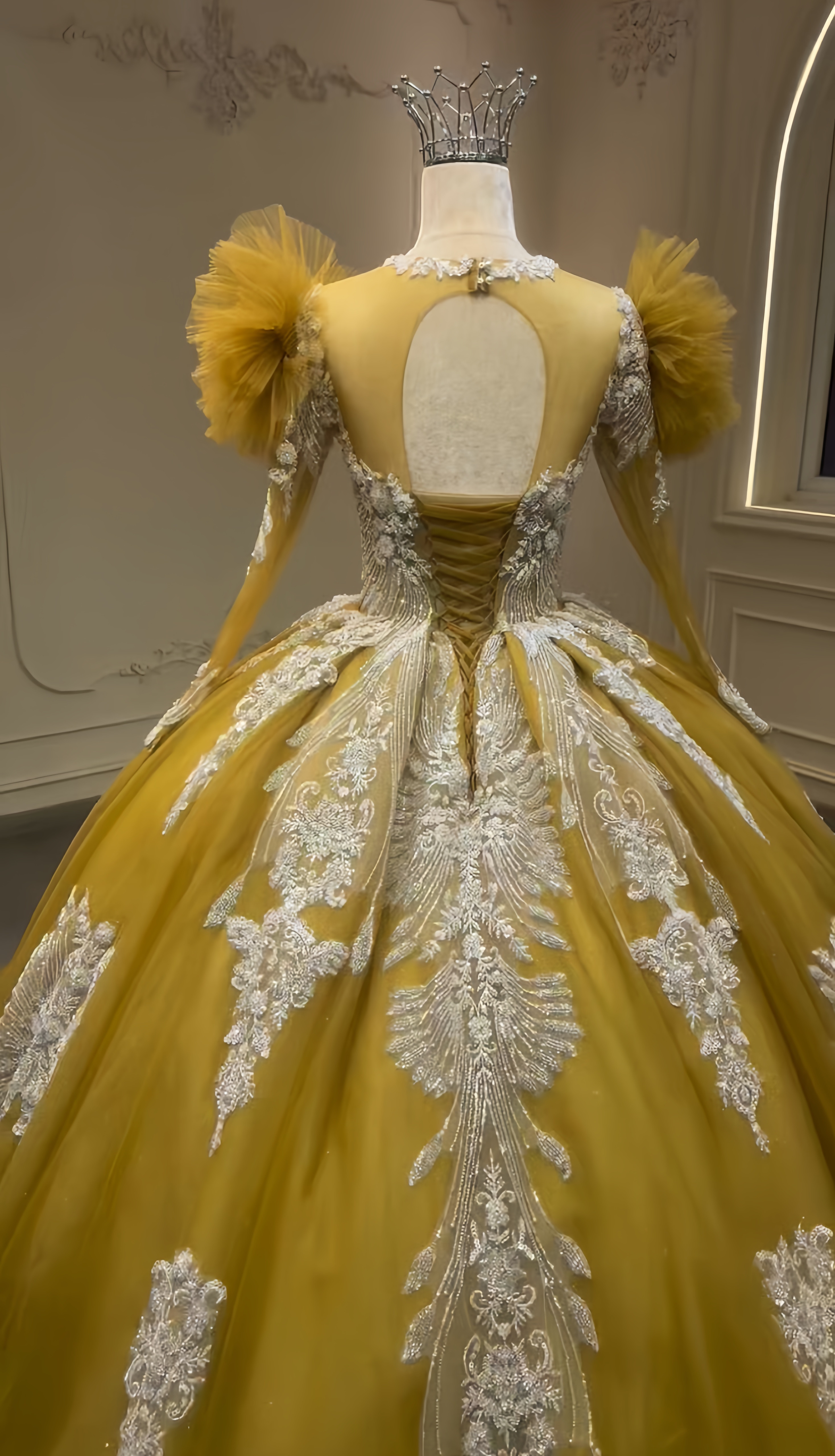 新着商品山吹色　カラードレス　美しいレース　ギャザースカート　長袖　シーズルー袖　パーティードレス　オーダー可能前撮り