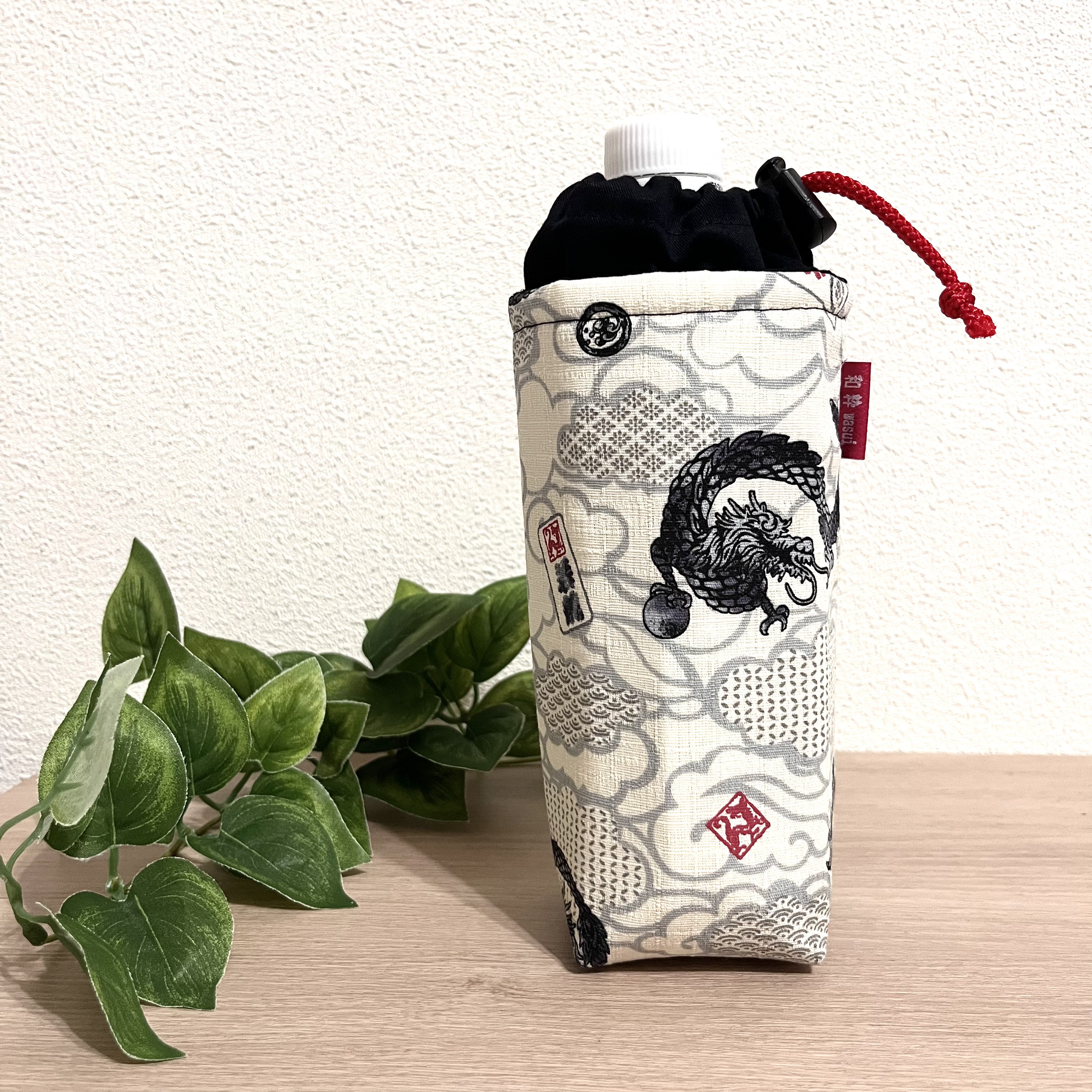 専用ページです！　　　刺繍いちご柄　ペットボトルホルダー　ハンドメイド　保冷保温 楽天市場】ペットボトルホルダー ショルダー 保冷 保温 肩掛け