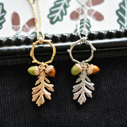 アンティークサフィレットビーズ入りどんぐりネックレスシルバー18Kメッキ