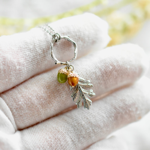 アンティークサフィレットビーズ入りどんぐりネックレスシルバー18Kメッキ