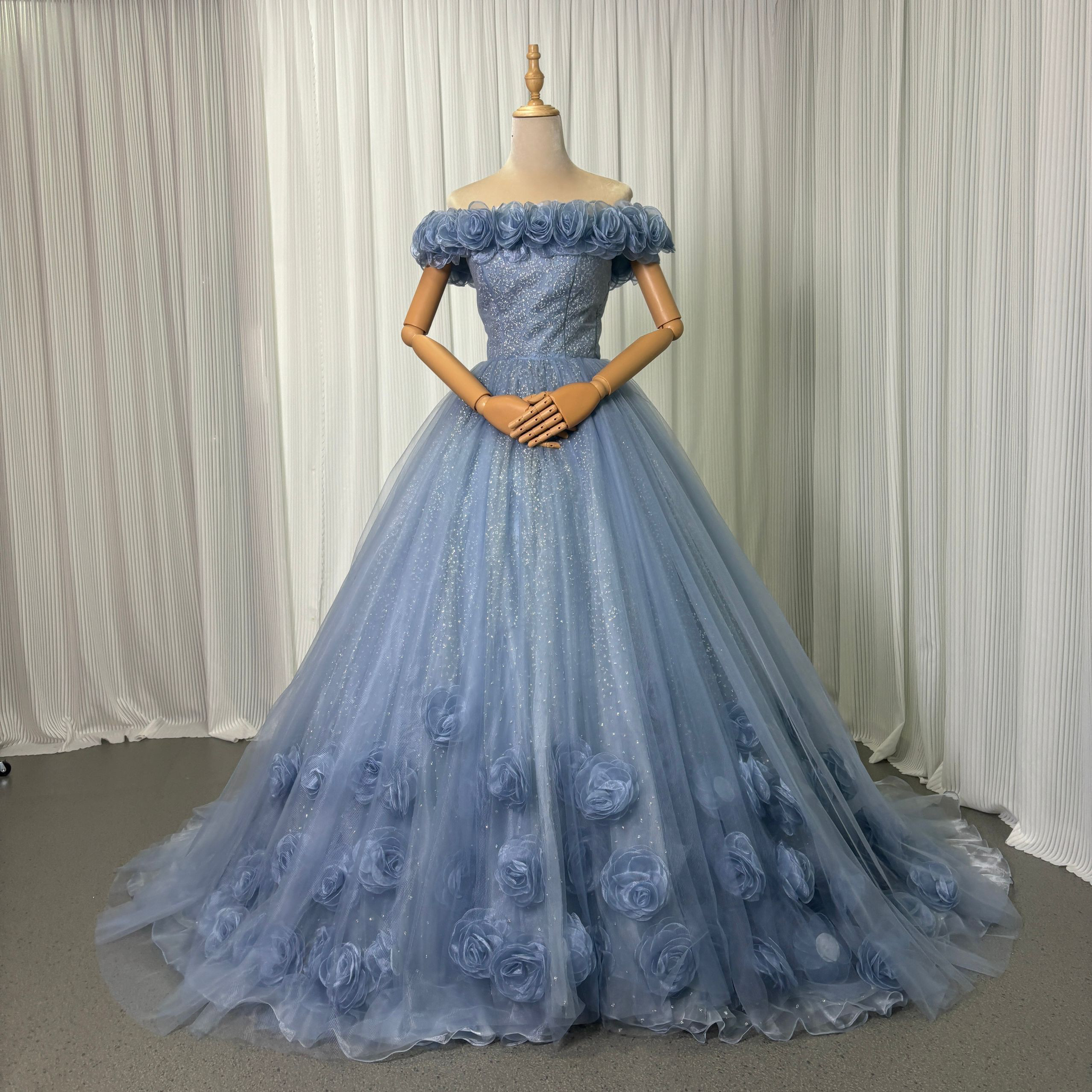 送料無料！カラードレス ブルーグレー キラキラドレス バラトレーン 編み上げ オフショルダー  リボン   結婚式 花嫁