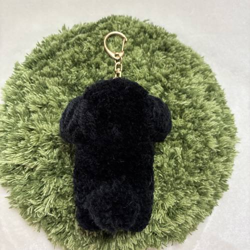うるうるおめめのトイプードル 毛糸キーホルダー＊ブラック 黒