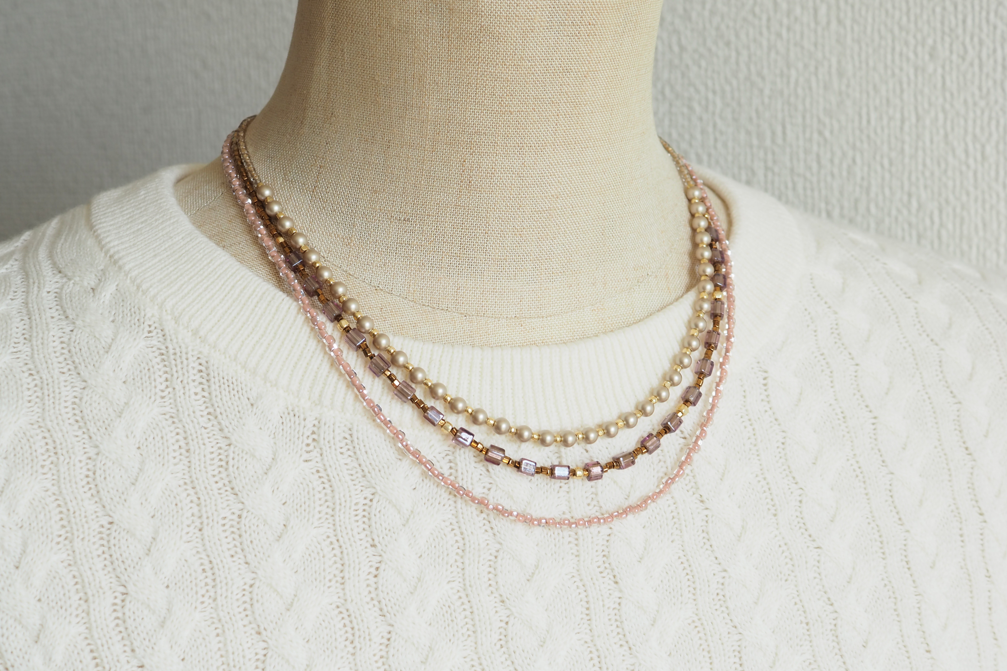 【3連風・2本セット】グレージュパールネックレス＋くすみピンクとパープルの2連ネックレス　ブラウン　紫　くすみカラー