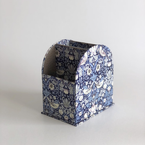 リモコンスタンド＜カルトナージュ＞リバティ ストロベリーシーフ