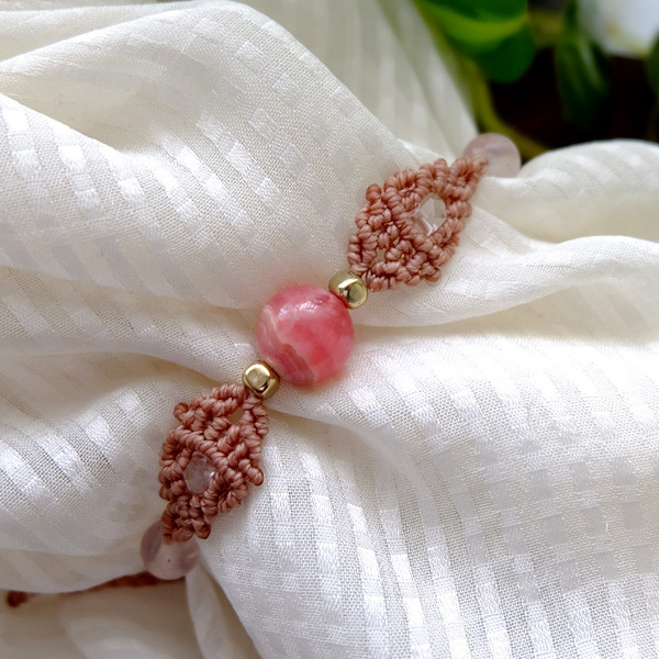 アルゼンチン産 インカローズ（ロードクロサイト）マクラメ編みブレスレット　一粒天然石アクセサリー プレゼント　　3768