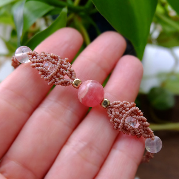 アルゼンチン産 インカローズ（ロードクロサイト）マクラメ編みブレスレット　一粒天然石アクセサリー プレゼント　　3768