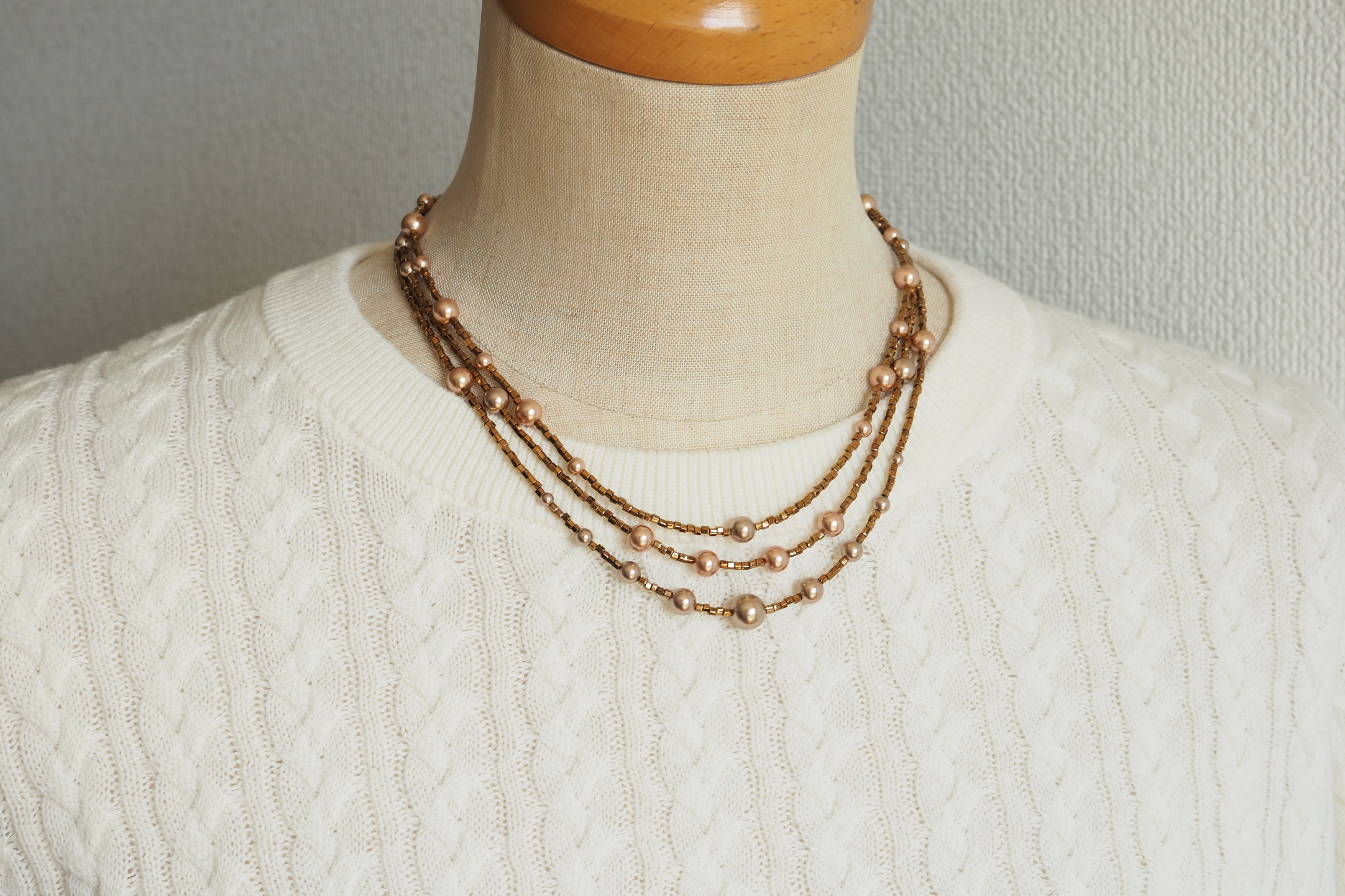 【40cm】3連ブラウンパールネックレス　キラキラブロンズ六角ビーズ＋しっとり秋色ブラウンパール2種　茶色　重ね付け風