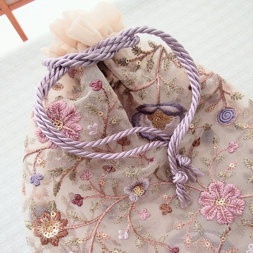 インド刺繍生地　巾着バッグ　合皮　ショルダーバッグ　ハンドメイド　チュール インド刺繍生地 巾着バッグ 合皮 ショルダーバッグ ハンドメイド