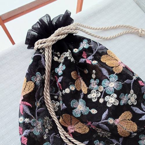 透け感が可愛いインド刺繍生地の巾着 チュール生地 小物入れ 巾着