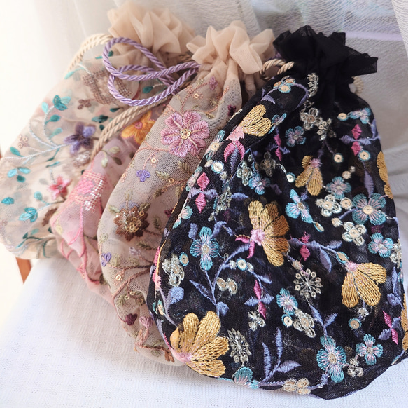 透け感が可愛いインド刺繍生地の巾着 チュール生地 小物入れ 巾着