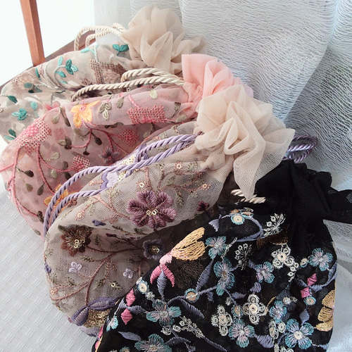 透け感が可愛いインド刺繍生地の巾着 チュール生地 小物入れ 巾着