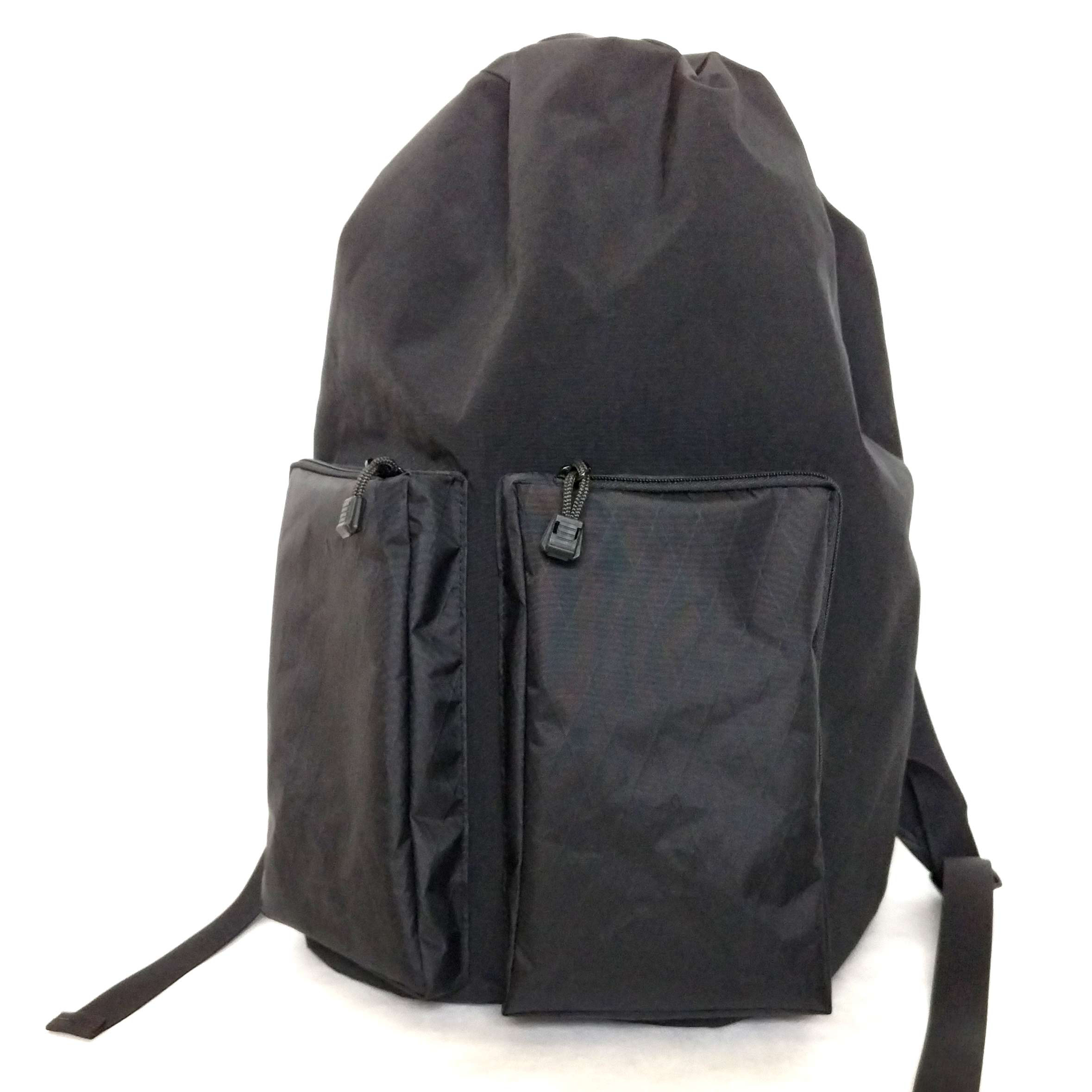 ドローストリングバックパック　黒ダブルポケット　リュック　ブラック　塩縮ナイロン　軽量　アウトドア