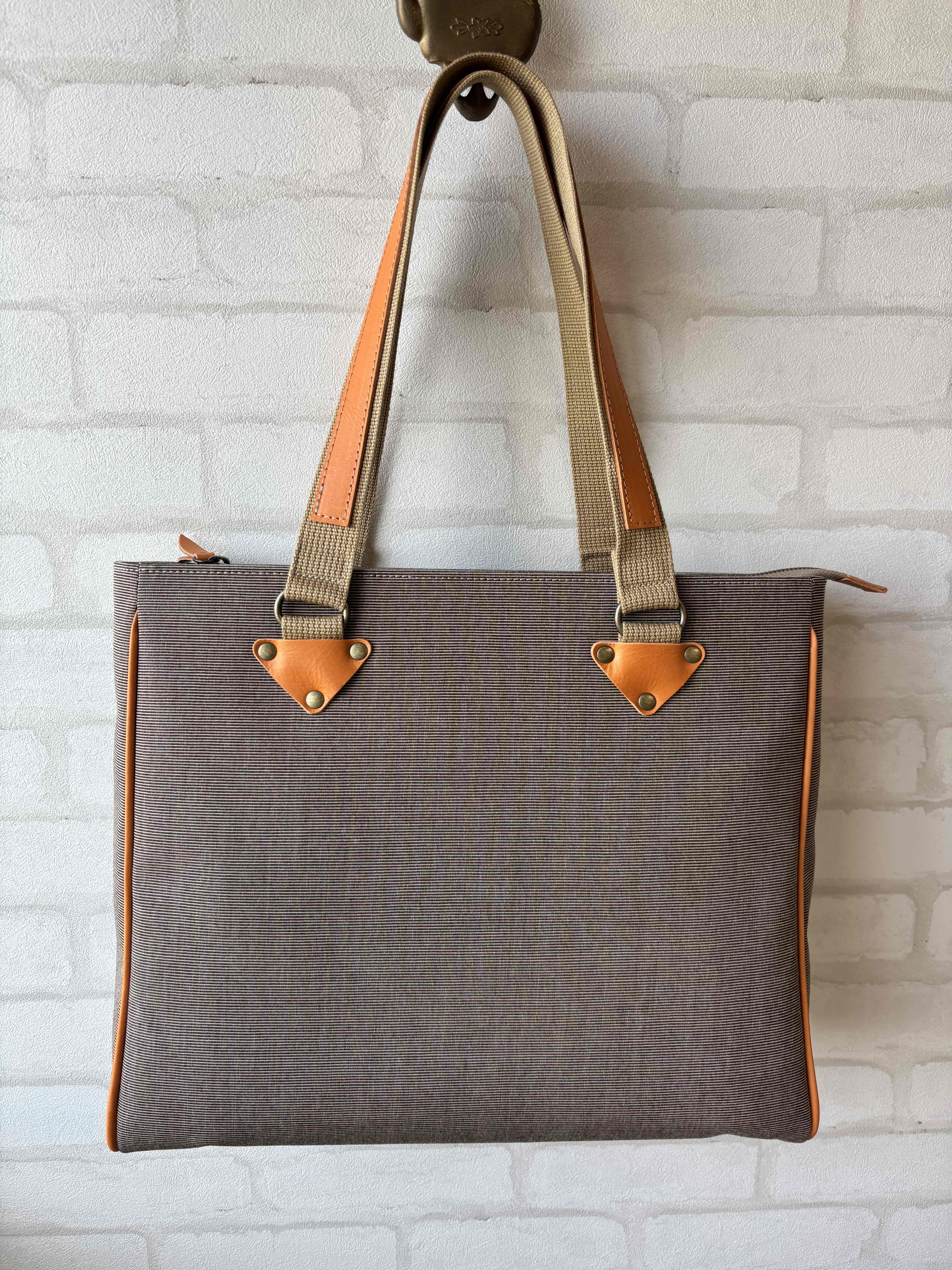 職場を明るくするA4対応トートバッグ　ベージュ