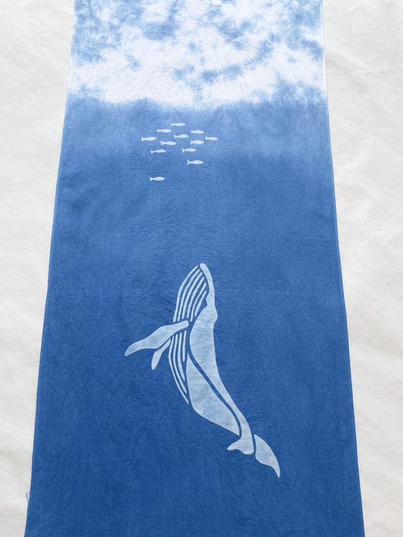送料無料 "イワシとクジラ"　絞り染め　藍染手ぬぐい　魚　海 3枚目の画像