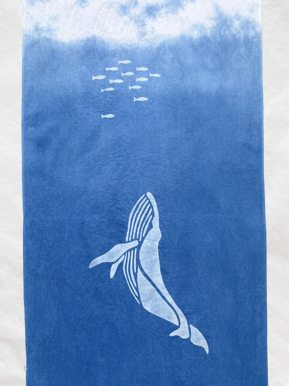 送料無料 "イワシとクジラ"　絞り染め　藍染手ぬぐい　魚　海 2枚目の画像